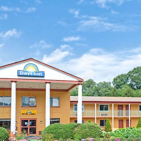 Days Inn By Wyndham Branford New Haven Conference Center Экстерьер фото