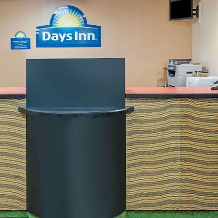 Days Inn By Wyndham Branford New Haven Conference Center Экстерьер фото